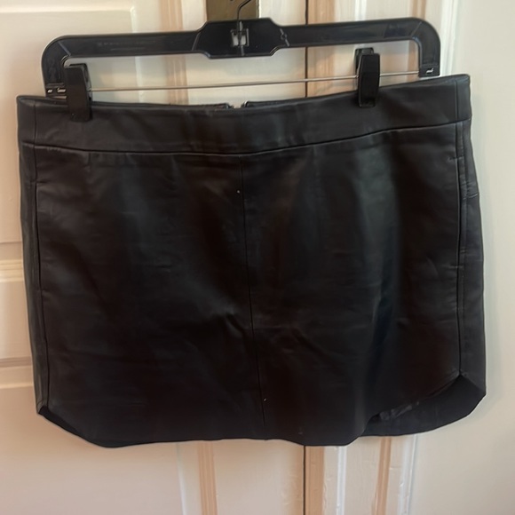 New with tag Karina Grimaldi black real leather skirt. Size medium. Fits like 6 - Picture 2 of 7